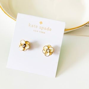 ❗️LAST ONE❗️Kate Spade Dainty Flower Stud Earrings White